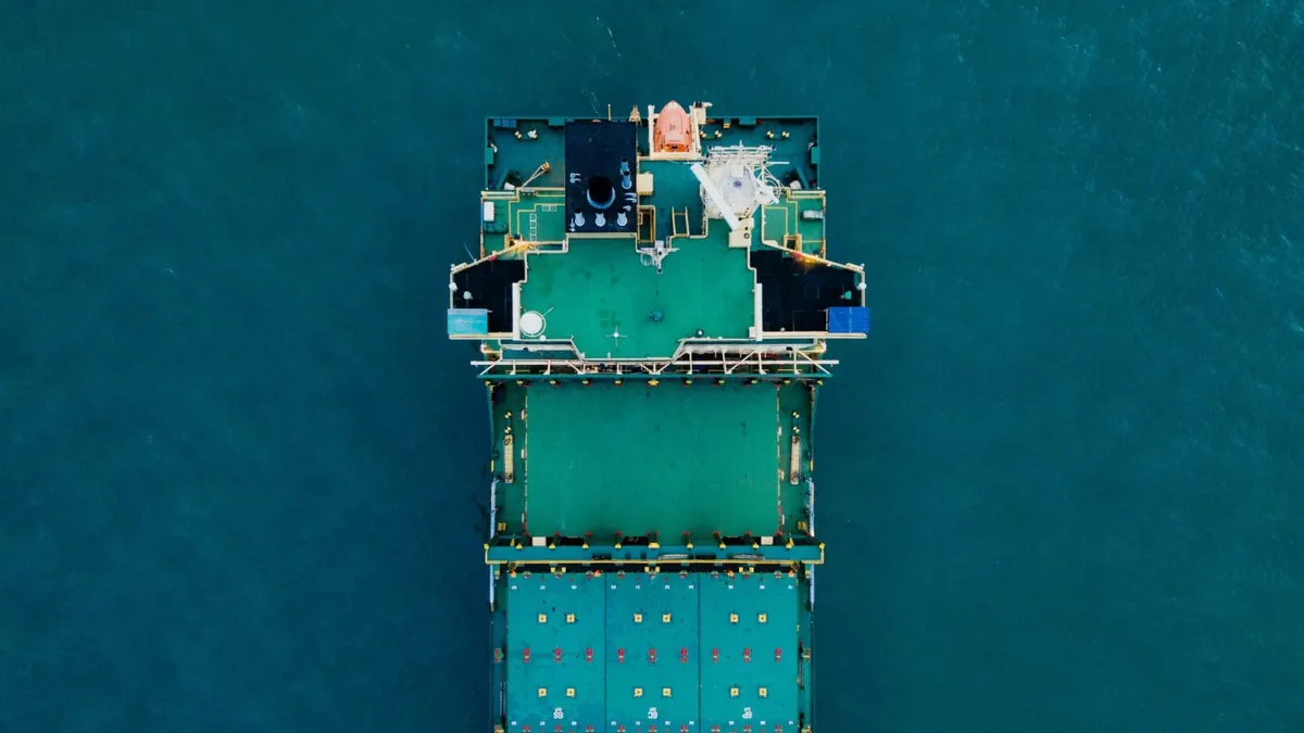 Buque portacontenedores en alta mar: el tracking muestra su posición y la fecha estimada de arribo a Chile